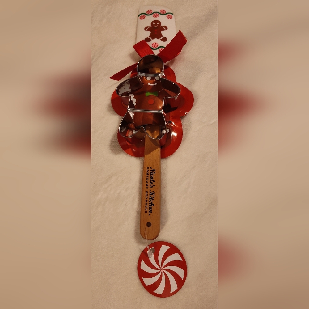 NWT! Nicole's Kitchen Gingerbread Man Cookie Cutter & Spatula Set